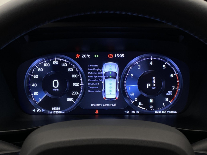 Volvo XC40 B4 MOMENTUM AUT CZ 2.0 Momentum