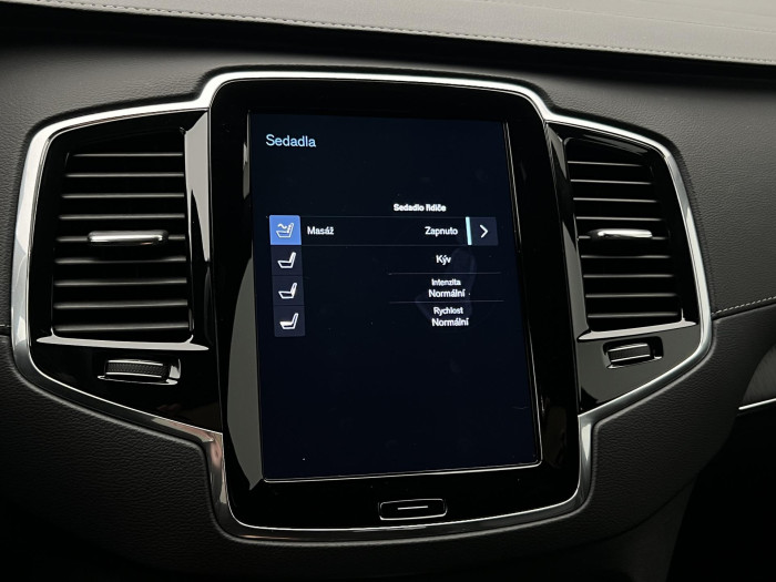 Volvo XC90 B5 AWD R-DESIGN 7MÍSTNÁ AUT