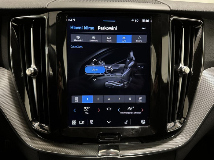 Volvo XC60 B4 AWD PLUS DARK REZERVACE 2.0 Plus