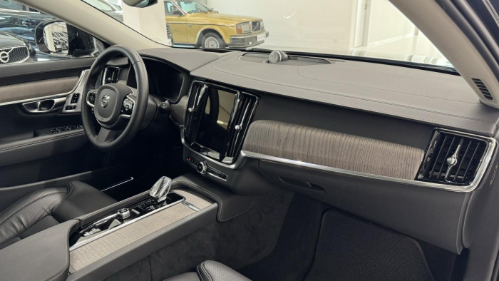 Volvo V90 CROSS COUNTRY B5 REZERVACE
