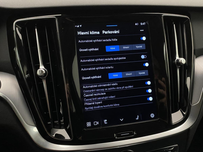 Volvo V60 B4 MOMENTUM AUT REZERVACE 2.0 Momentum