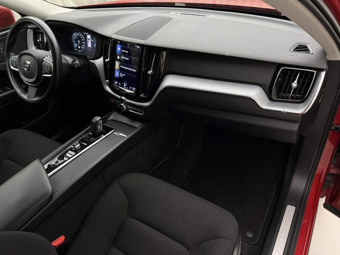 Volvo XC60 B4 AWD MOMENTUM AUT CZ 2.0 Momentum