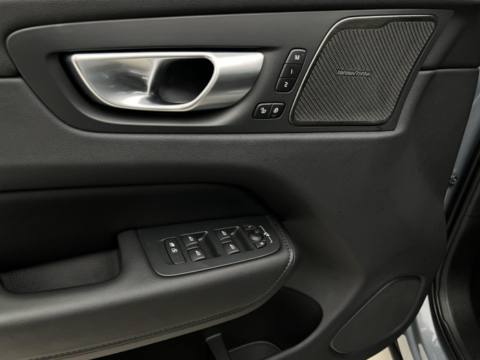 Volvo XC60 B4 AWD PLUS DARK AUT 1.maj.