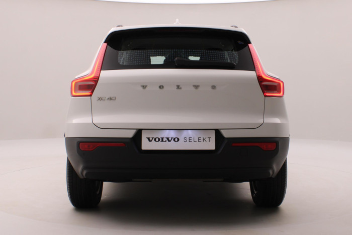 Volvo XC40 T3 KINETIC AUT CZ REZERVACE