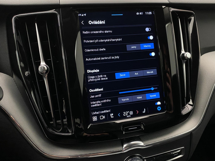 Volvo XC60 B5 AWD DARK PLUS REZERVACE