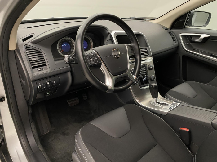 Volvo XC60 D5 AWD MOMENTUM AUT CZ 2.4 d Momentum
