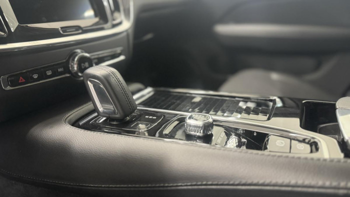 Volvo V60 T6 RECHARGE REZERVACE