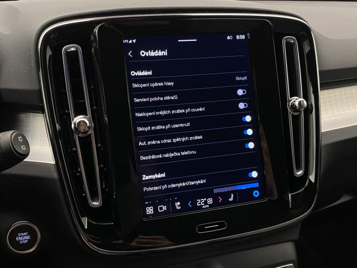 Volvo XC40 B3 DARK PLUS REZERVACE