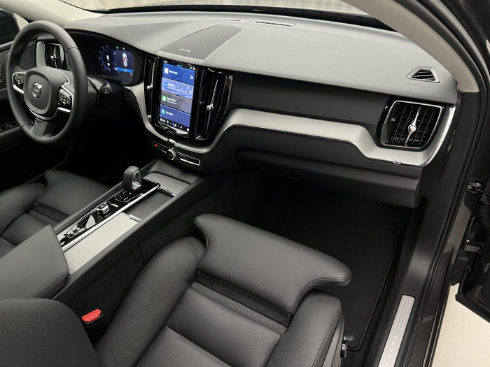 Volvo XC60 B4 AWD PLUS DARK AUT 1.maj.