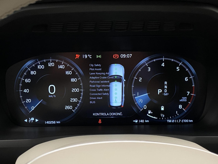 Volvo XC90 B6 AWD INSCRIPTION REZERVACE