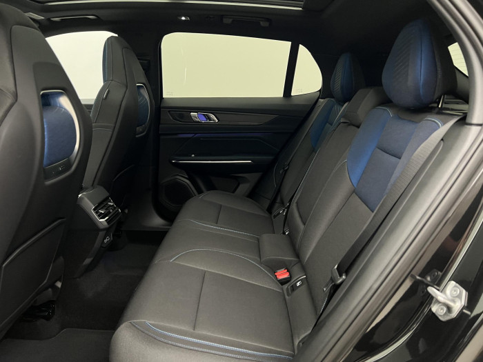 Lynk & Co 01 PHEV DCT AUT 1.maj.