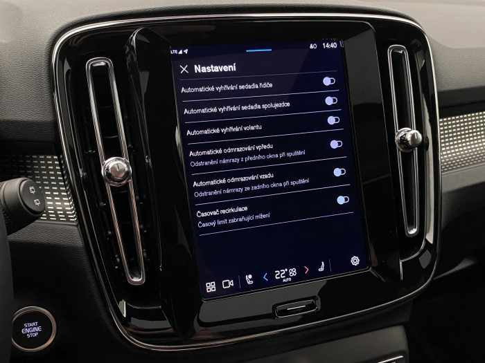 Volvo XC40 B3 DARK ULTRA AUT CZ