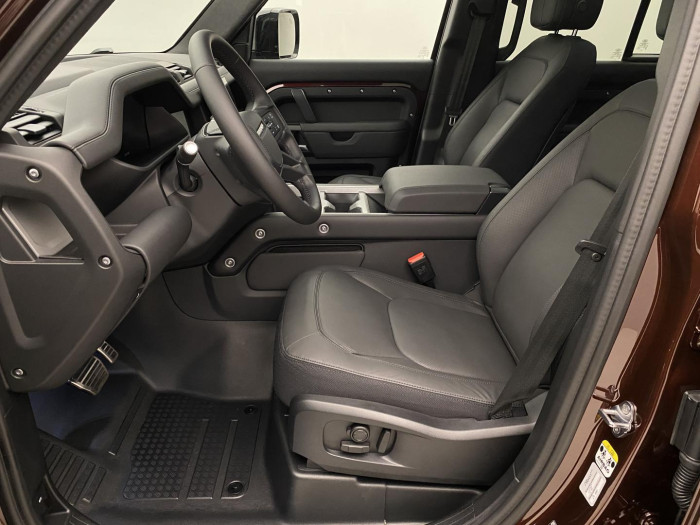 Land Rover Defender 110 D300 SEDONA REZERVACE 3.0 d