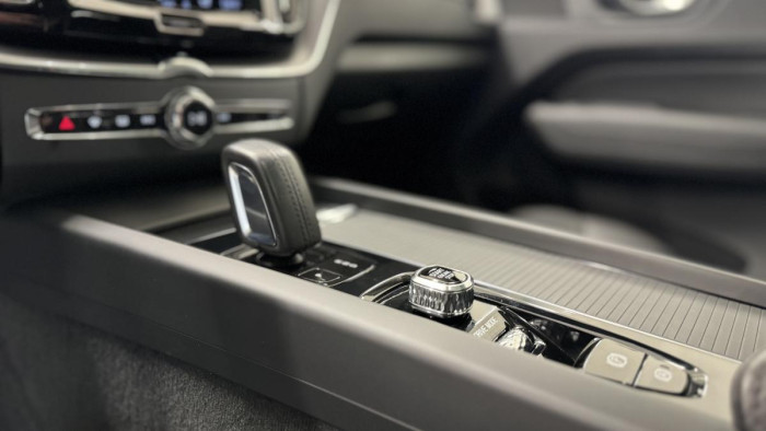 Volvo XC60 T6 AWD RECHARGE REZERVACE