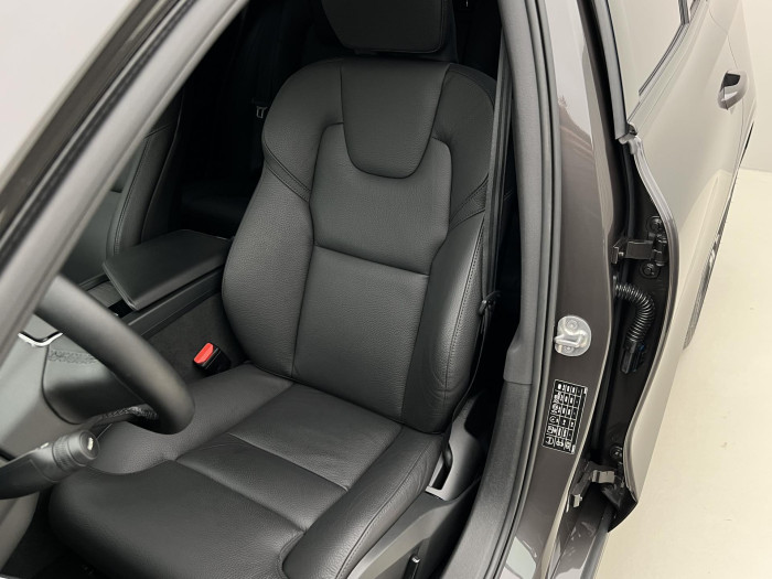 Volvo V60 B4 PLUS DARK AUT 1.maj.