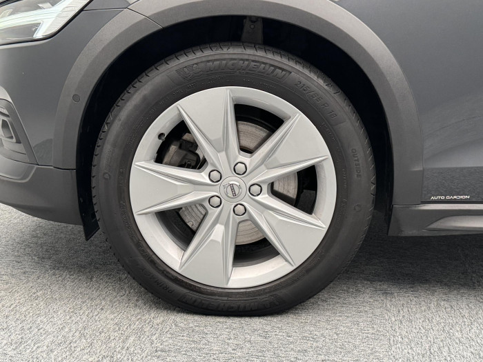 Volvo V60 CC D4 AWD MOMENTUM CZ 1.maj 2.0 d CC CC Momentum