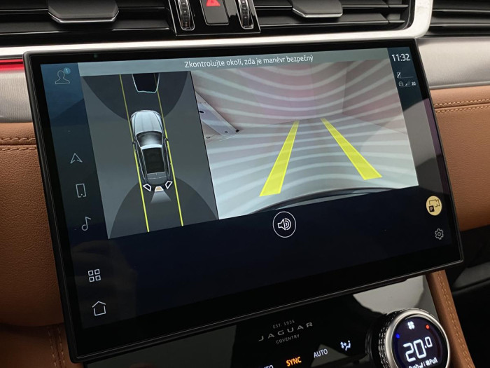 Jaguar F-Pace D300 R-DYNAMIC SE REZERVACE 3.0 d Dynamic SE