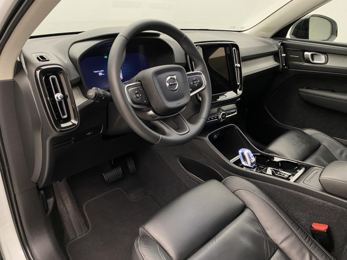 Volvo XC40 B4 AWD DARK ULTRA AUT CZ