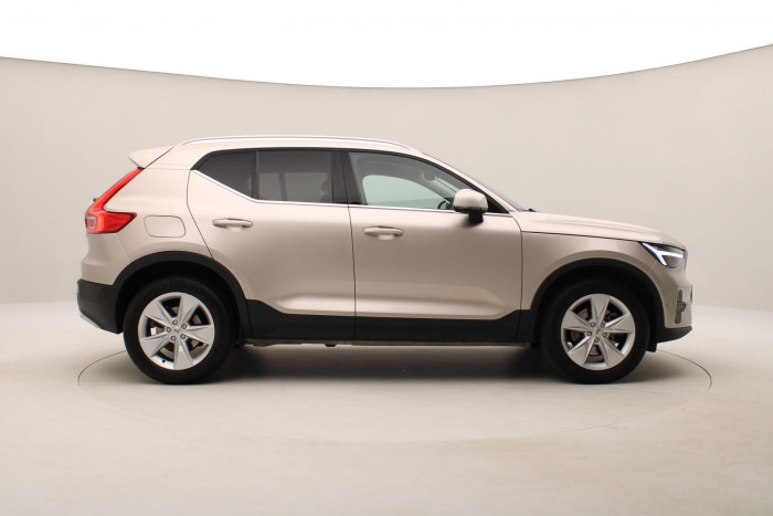 Volvo XC40 B4 AWD MOMENTUM AUT CZ 1.maj 2.0 Momentum