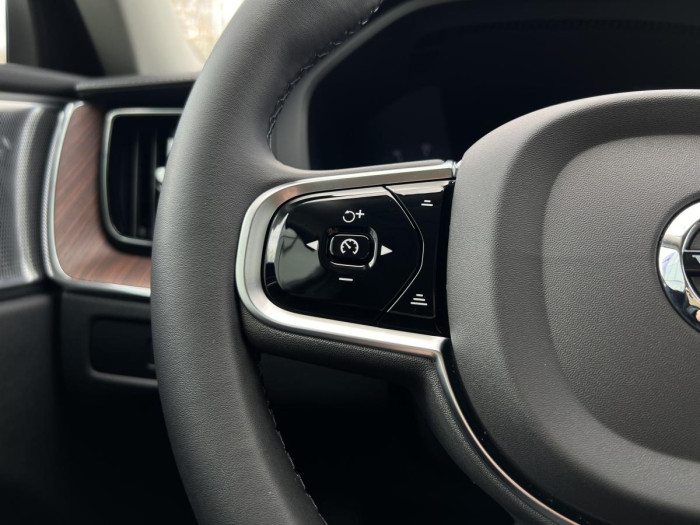 Volvo XC60 B5 AWD ULTIMATE DARK Aut CZ