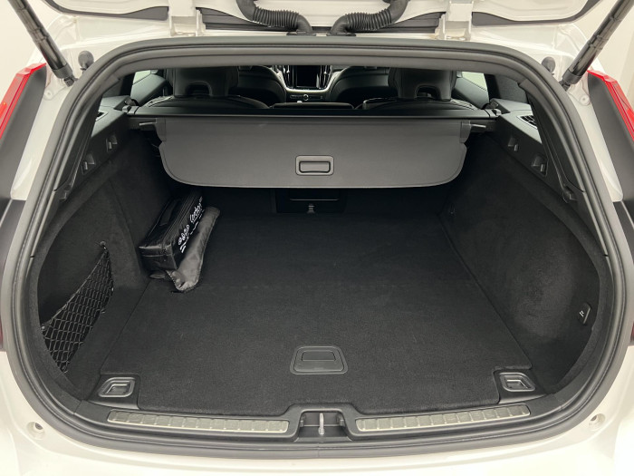 Volvo V60 B3 R-DESIGN AUT 1.maj.