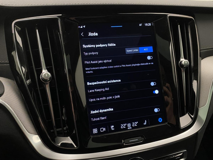 Volvo V60 B4 ULTIMATE DARK AUT REZERVACE