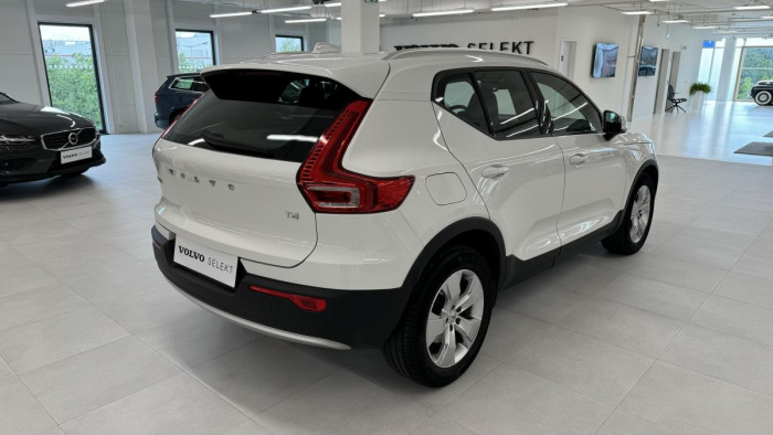 Volvo XC40 T4 MOMENTUM AUT REZERVACE 2.0 Momentum