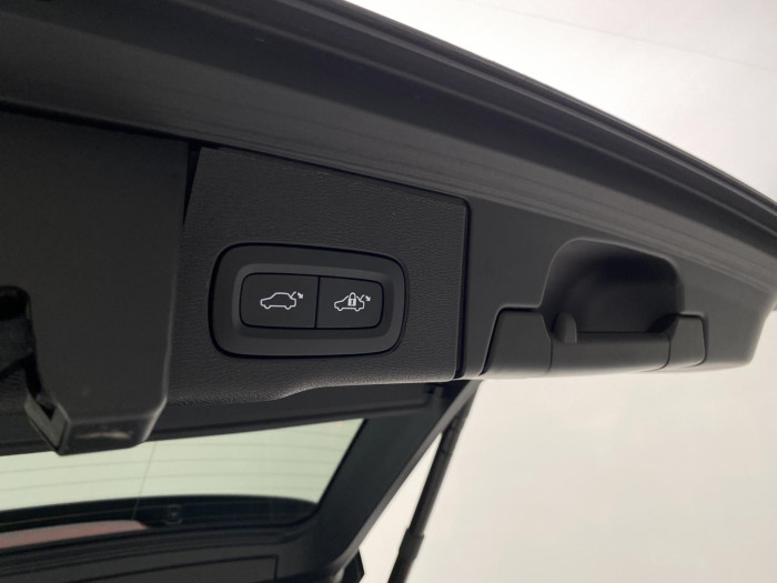 Volvo XC60 B4 AWD R-DESIGN AUT CZ