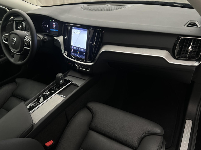 Volvo V60 B4 PLUS DARK AUT 1.maj.