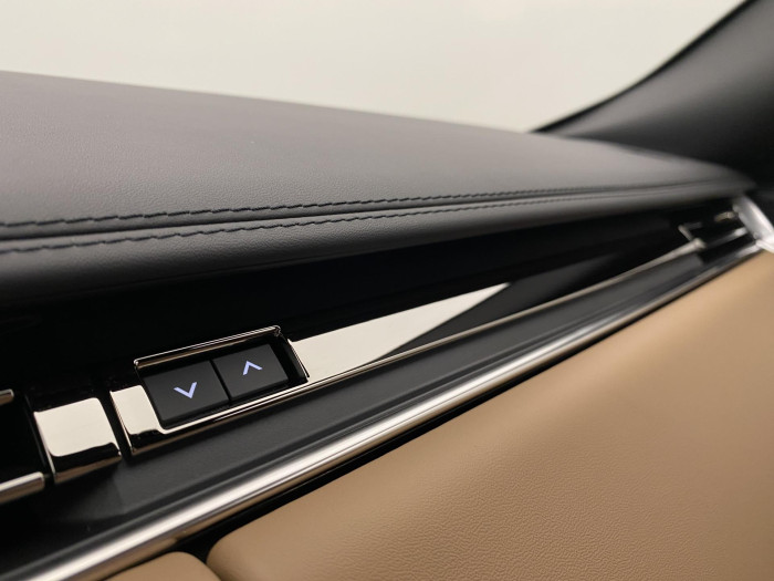 Land Rover Range Rover P550e AUTOBIOGRAPHY SWB