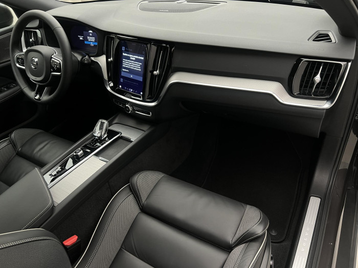 Volvo V60 CC B4 AWD PLUS AUT 1.maj.