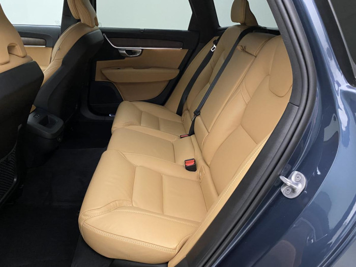 Volvo V90 B4 AWD ULTIMATE AUT REZERVACE