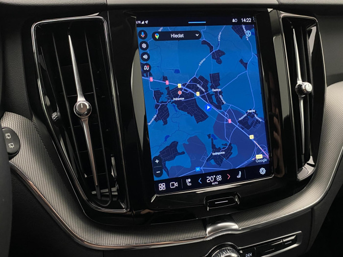 Volvo XC60 B4 AWD PLUS DARK REZERVACE