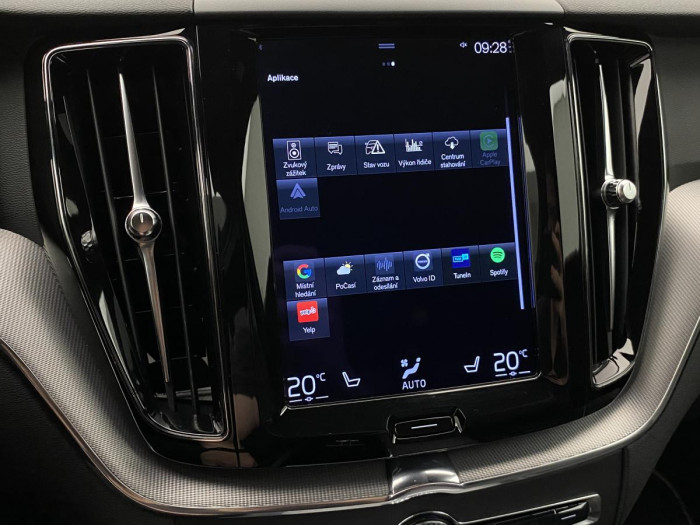 Volvo XC60 B5 AWD R-DESIGN REZERVACE