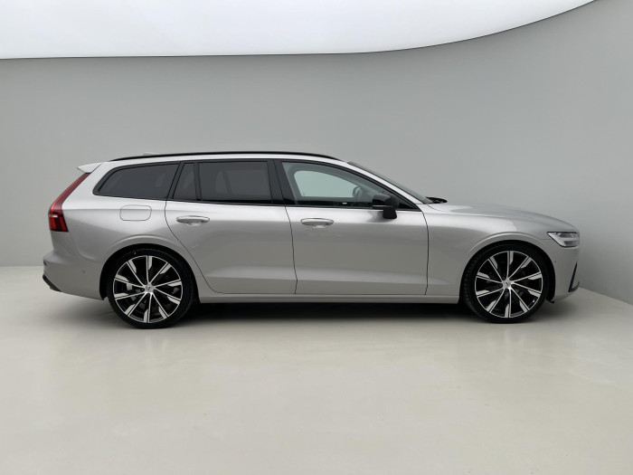 Volvo V60 B4 ULTIMATE DARK AUT 1.maj.