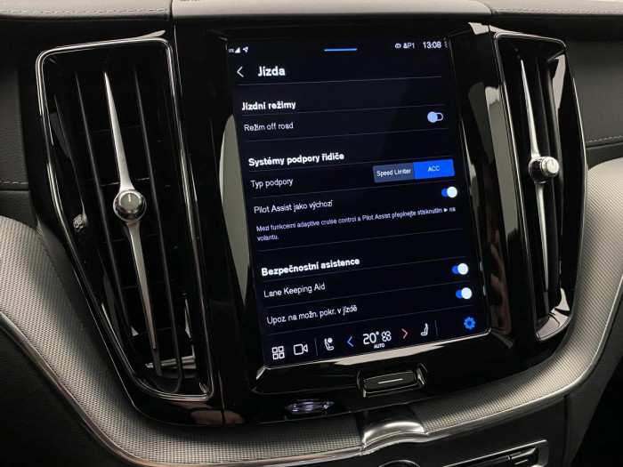 Volvo XC60 B5 AWD ULTIMATE REZERVACE