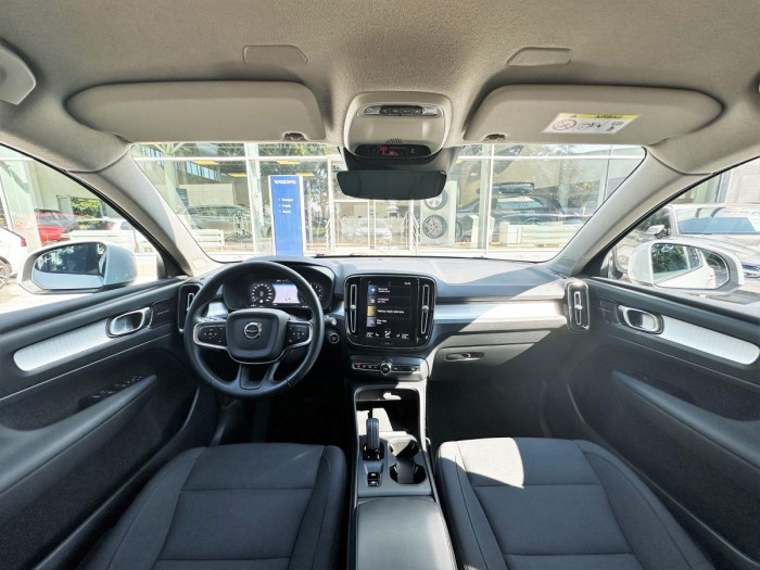 Volvo XC40 B4 AWD MOMENTUM REZERVACE 2.0 Momentum