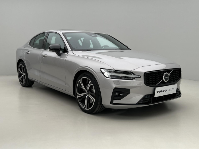 Volvo S60 B5 AWD ULTIMATE DARK REZERVACE
