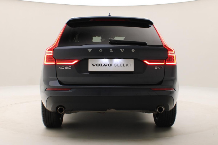 Volvo XC60 B4 AWD MOMENTUM AUT 1.maj 2.0 Momentum