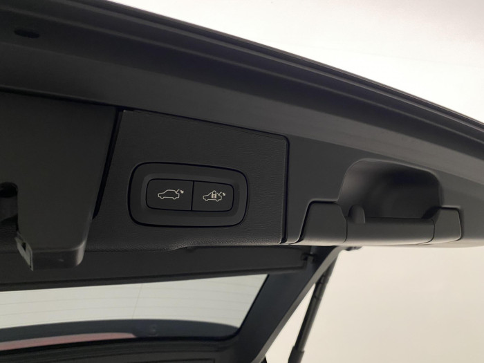 Volvo XC60 B5 AWD BLACK EDITION AUT 1.maj 2.0 Edition