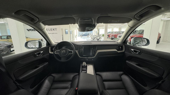 Volvo XC60 B5 AWD INSCRIPTION REZERVACE