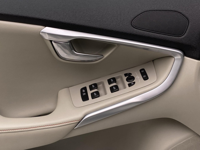 Volvo V40 CC D3 MOMENTUM OCEAN RACE 2.0 d CC CC Momentum