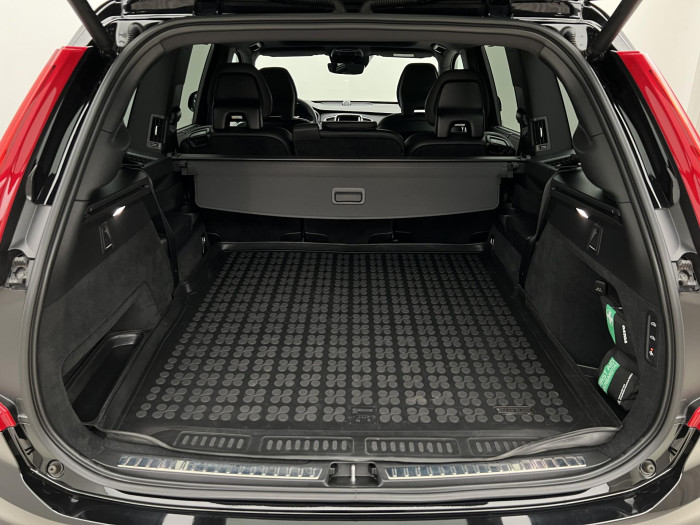 Volvo XC90 B5 AWD R-DESIGN 7MÍSTNÁ AUT