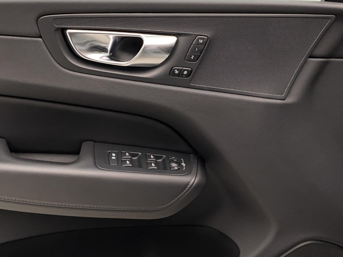 Volvo XC60 T6 AWD PLUG-IN DARK PLUS CZ