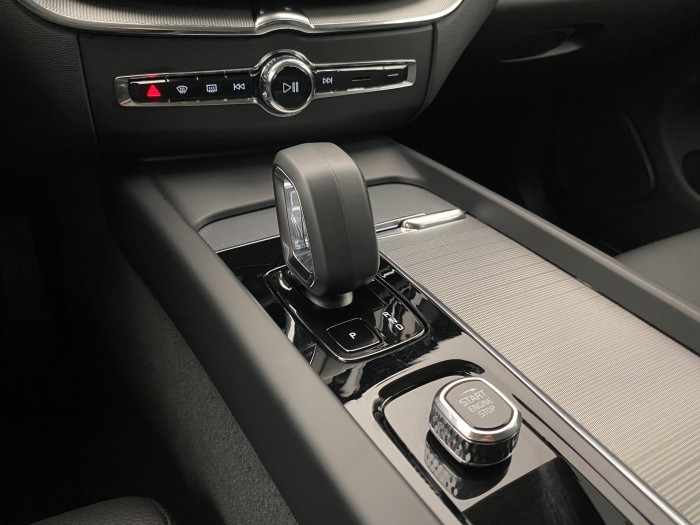 Volvo XC60 B5 AWD DARK PLUS REZERVACE