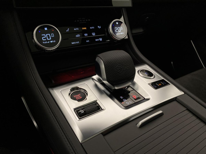 Jaguar F-Pace SVR 575 EDITION REZERVACE 5.0 Edition