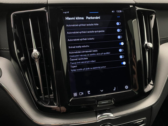 Volvo XC60 T6 AWD RECHARGE REZERVACE