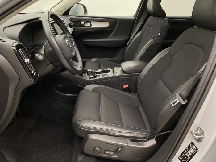 Volvo XC40 D4 AWD MOMENTUM REZERVACE 2.0 d Momentum