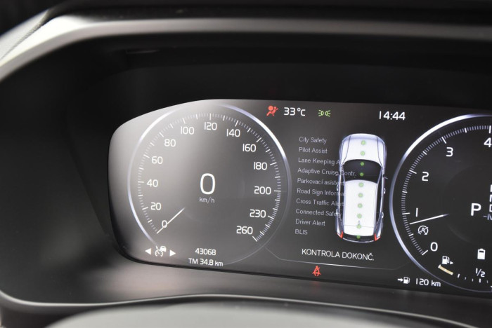 Volvo XC40 B4 AWD MOMENTUM REZERVACE 2.0 Momentum