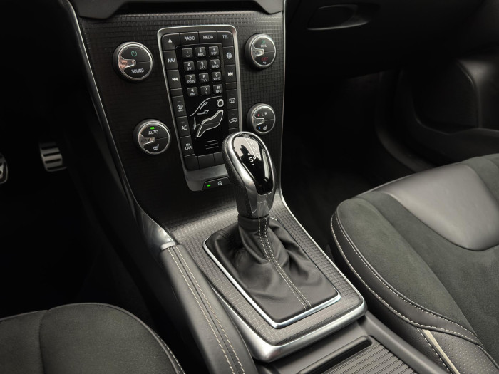 Volvo V40 T3 R-DESIGN AUT